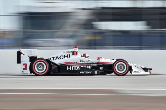 Helio Castroneves on course during qualifications for the Firestone Grand Prix of St. Petersburg -- Photo by: Chris Owens
