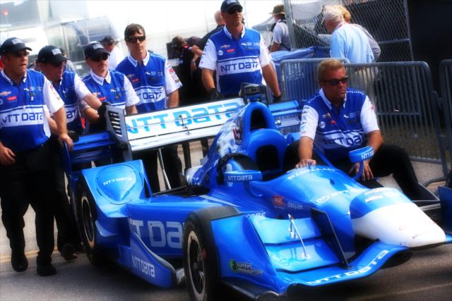 The Chip Ganassi Racing Team rolls the No. 10 NTT Data Chevrolet of Tony Kanaan onto pit lane prior to qualifications for the Firestone Grand Prix of St. Petersburg -- Photo by: Tim Holle