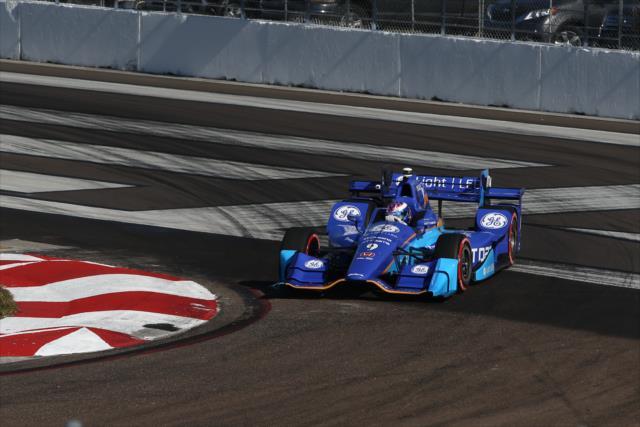 Scott Dixon sets up for the apex of Turn 1 during practice for the Firestone Grand Prix of St. Petersburg -- Photo by: Chris Jones