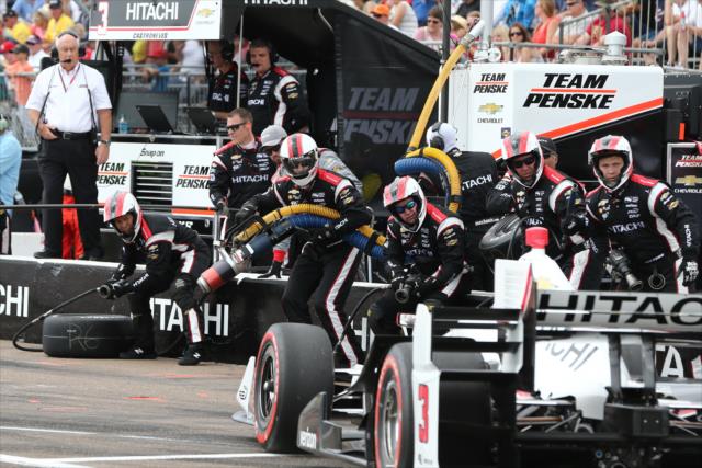Team Penske await the arrival of Helio Castroneves on pit lane during the Firestone Grand Prix of St. Petersburg -- Photo by: Chris Jones