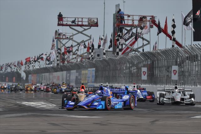Scott Dixon leads the field into Turn 1 during the Firestone Grand Prix of St. Petersburg -- Photo by: Chris Owens