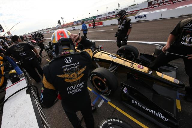 James Hinchcliffe gets prepped on pit lane prior to the final warmup for the Firestone Grand Prix of St. Petersburg -- Photo by: Joe Skibinski
