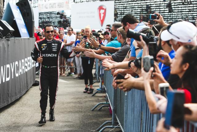 Helio Castroneves greets the fans during pre-race festivities for the Firestone Grand Prix of St. Petersburg -- Photo by: Joe Skibinski