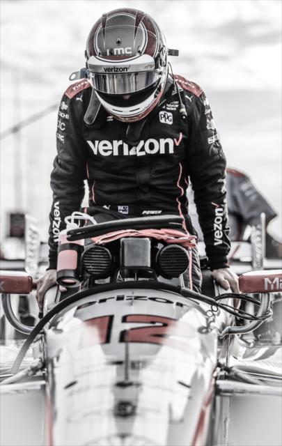 Will Power slides into his No. 12 Verizon Chevrolet on pit lane prior to the final warmup for the Firestone Grand Prix of St. Petersburg -- Photo by: Shawn Gritzmacher
