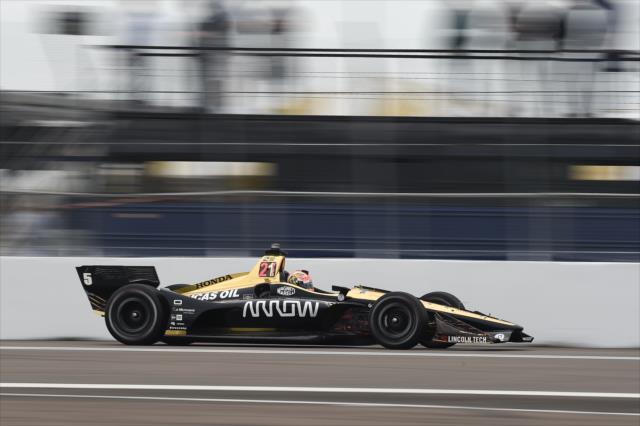 James Hinchcliffe screams down the fronstretch during practice for the Firestone Grand Prix of St. Petersburg -- Photo by: Chris Owens