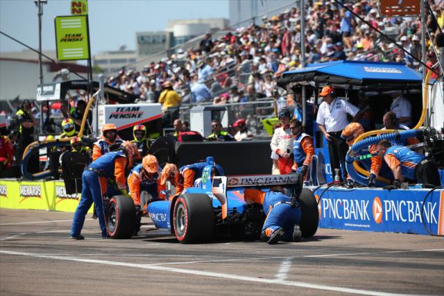 Scott Dixon comes in for quick repairs on pit lane during the Firestone Grand Prix of St. Petersburg -- Photo by: Chris Jones