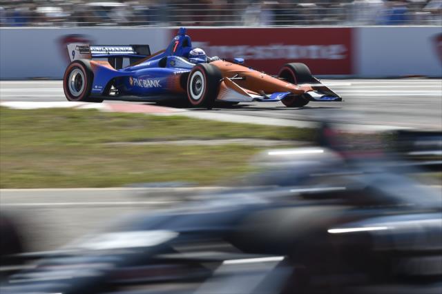 Scott Dixon races through Turn 1 during the Firestone Grand Prix of St. Petersburg -- Photo by: Chris Owens