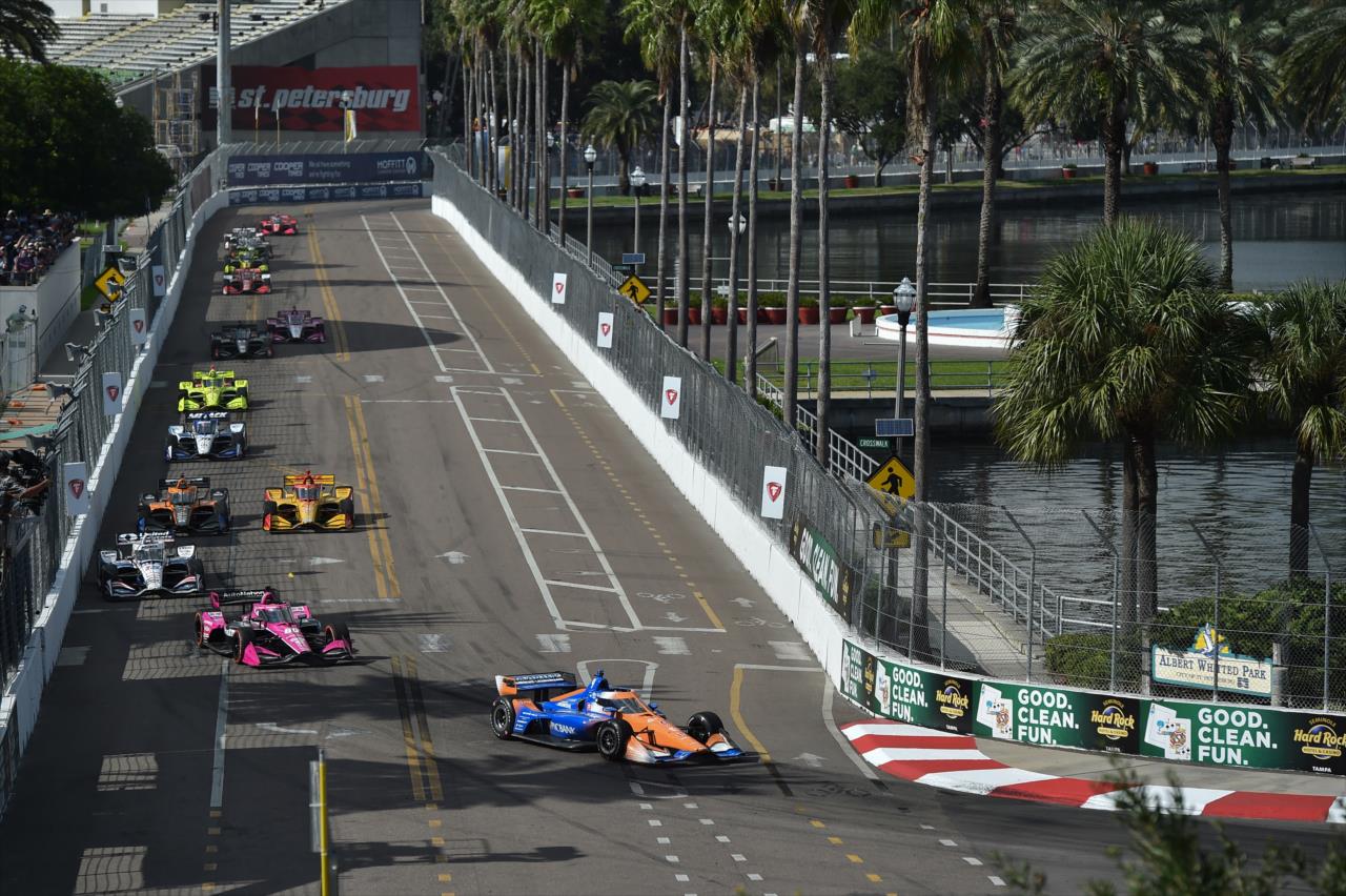 Start of the Firestone Grand Prix of St. Petersburg -- Photo by: Chris Owens