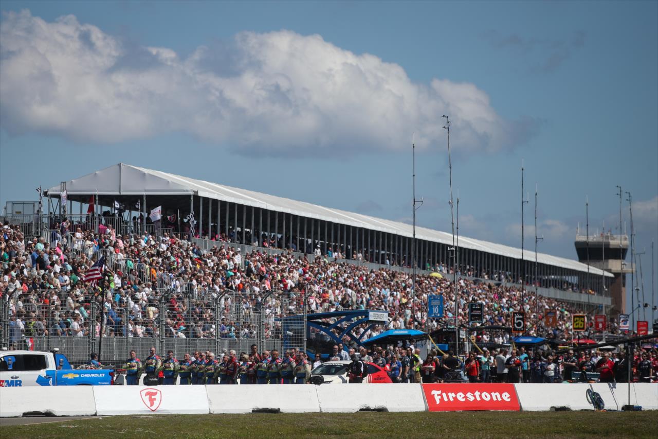 Fans - Firestone Grand Prix of St. Petersburg - By: Chris Owens -- Photo by: Chris Owens