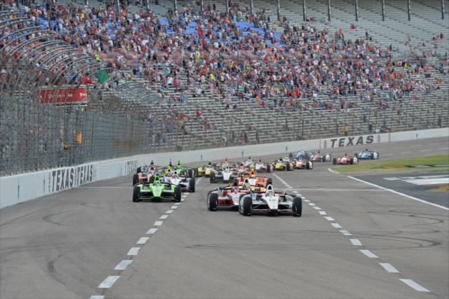 Will Power leads the field at the start of the Firestone 550 from Texas Motor Speedway -- Photo by: John Cote