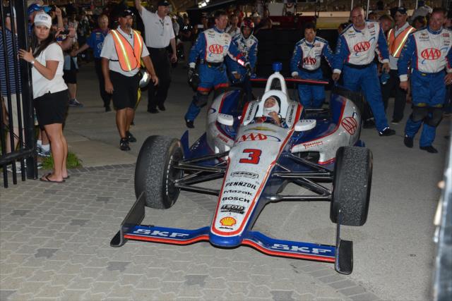 Helio Castroneves rolls into victory lane -- Photo by: John Cote