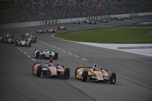 Ryan Hunter-Reay and Charlie Kimball lead the field during the final restart -- Photo by: John Cote