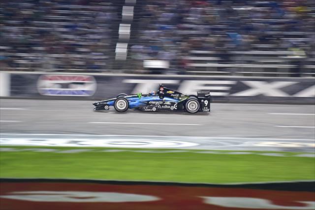 Scott Dixon rolls down the frontstretch during the Firestone 600 at Texas Motor Speedway -- Photo by: Chris Owens