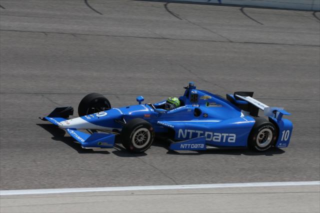 Tony Kanaan on course during practice for the Firestone 600 at Texas Motor Speedway -- Photo by: Chris Jones