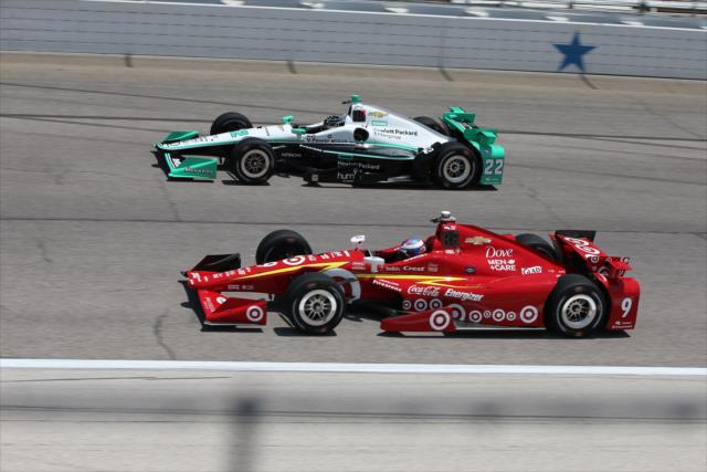 Simon Pagenaud and Scott Dixon go wheel-to-wheel during practice for the Firestone 600 at Texas Motor Speedway -- Photo by: Chris Jones