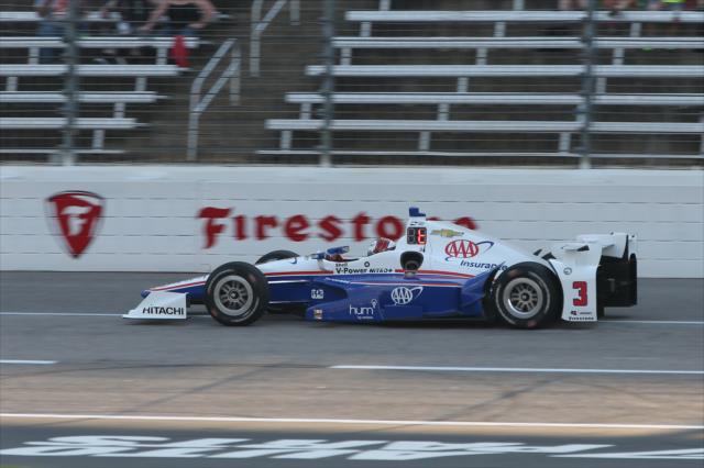 Helio Castroneves on course during his qualification attempt for the Firestone 600 at Texas Motor Speedway -- Photo by: Chris Jones