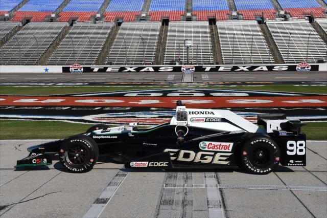 The No. 98 Castrol Edge Honda of Alexander Rossi is unveiled at Texas Motor Speedway for the Firestone 600 -- Photo by: Chris Owens
