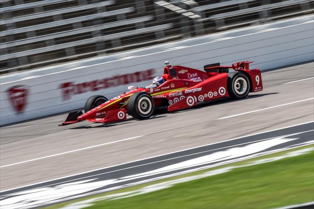 Scott Dixon on course during his qualification attempt for the Firestone 600 at Texas Motor Speedway -- Photo by: Chris Owens