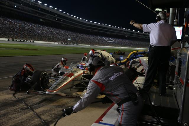 Will Power comes in for tires and fuel on pit lane during the DXC Technology 600 at Texas Motor Speedway -- Photo by: Chris Jones
