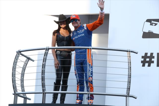 Scott Dixon waives to the crowd during pre-race festivities for the DXC Technology 600 at Texas Motor Speedway -- Photo by: Chris Jones