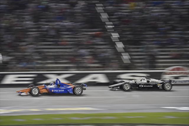 Scott Dixon and Simon Pagenaud go nose-to-tail on the frontstretch during the DXC Technology 600 at Texas Motor Speedway -- Photo by: Chris Owens