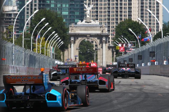 Cars start gridding up for Sunday's standing start in Toronto -- Photo by: Chris Jones