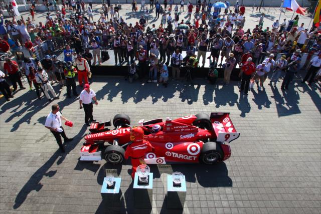 Scott Dixon brings his car into Victory Lane after winning Race 2 of the Honda Indy Toronto -- Photo by: Chris Jones