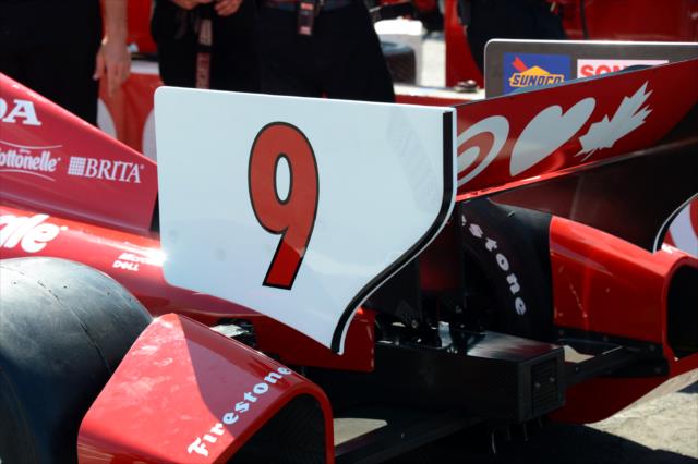 Scott Dixon's car is rolled out onto pitlane -- Photo by: Chris Owens