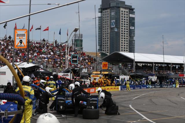 Scott Dixon makes an unscheduled stop during the early stages of the Honda Indy Toronto -- Photo by: Chris Jones
