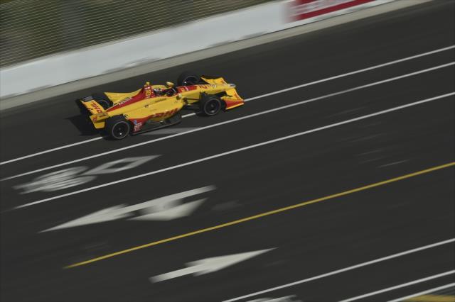Ryan Hunter-Reay streaks down the frontstretch during the Honda Indy Toronto -- Photo by: Chris Owens