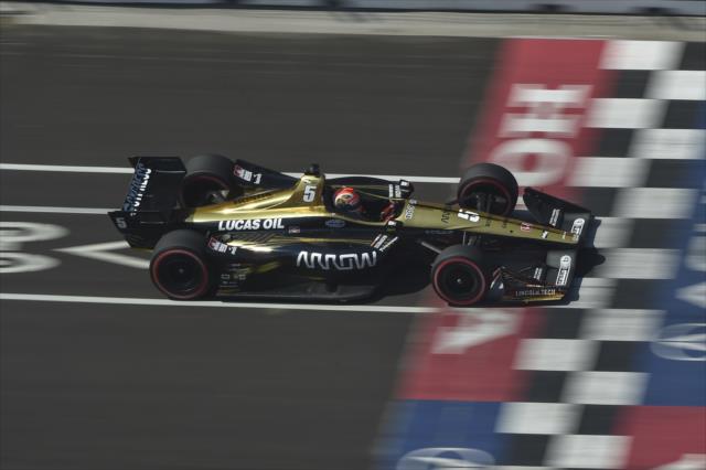 James Hinchcliffe streaks across the start-finish line during the Honda Indy Toronto -- Photo by: Chris Owens