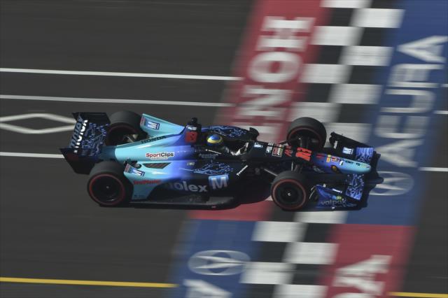 Sebastien Bourdais streaks across the start-finish line during the Honda Indy Toronto -- Photo by: Chris Owens
