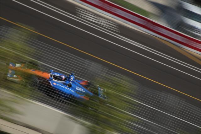 Scott Dixon roars down the frontstretch during the Honda Indy Toronto -- Photo by: Matt Fraver