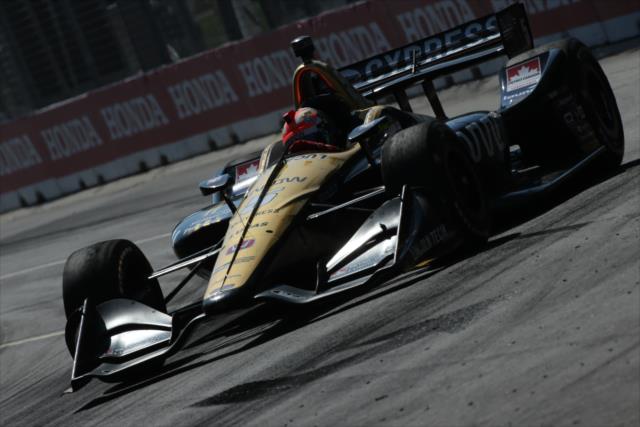 James Hinchcliffe dives into Turn 1 during the Honda Indy Toronto -- Photo by: Matt Fraver