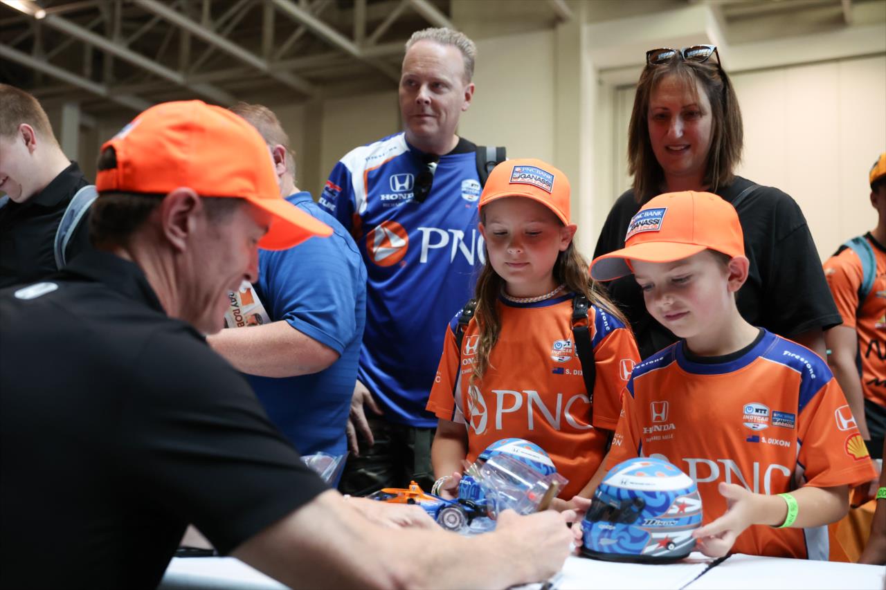 Scott Dixon signs autographs for fans - Ontario Honda Dealers Indy Toronto - By: Travis Hinkle -- Photo by: Travis Hinkle