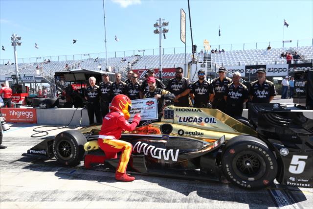 James Hinchcliffe accepts the Firestone Pit Stop Performance Award for Schmidt Peterson Motorsports for their performance in Texas -- Photo by: Chris Jones