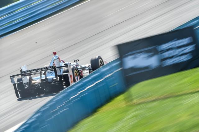 Helio Castroneves flies into Turn 2 during the INDYCAR Grand Prix at The Glen from Watkins Glen International -- Photo by: Chris Owens