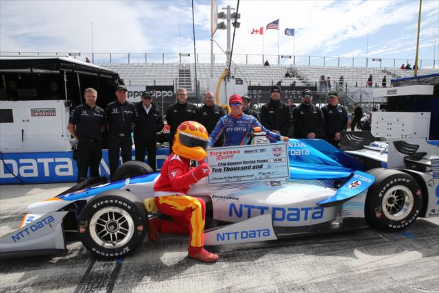 Scott Dixon accepts the Firestone Pit Stop Performance award on behalf of Chip Ganassi Racing for their performance at Gateway Motorsports Park -- Photo by: Chris Jones