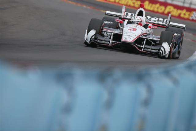 Helio Castroneves sets up for Turn 11 during qualifications for the INDYCAR Grand Prix at The Glen -- Photo by: Joe Skibinski