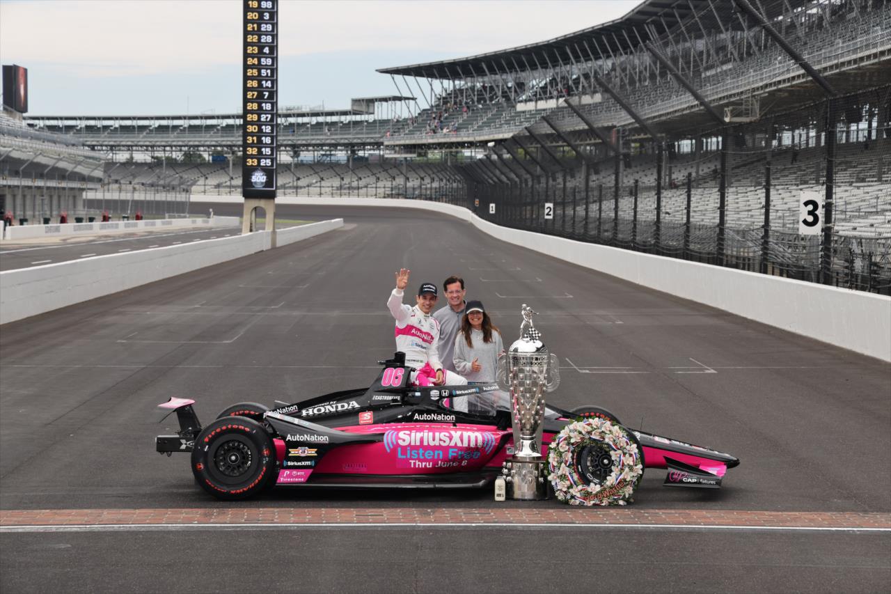 Helio Castroneves with Doug and Beth Boles - Indianapolis 500 Day After Pho...