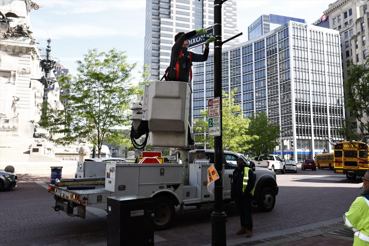 Scott Dixon - Indianapolis 500 Street Sign Install - By: Chris Jones -- Photo by: Chris Jones